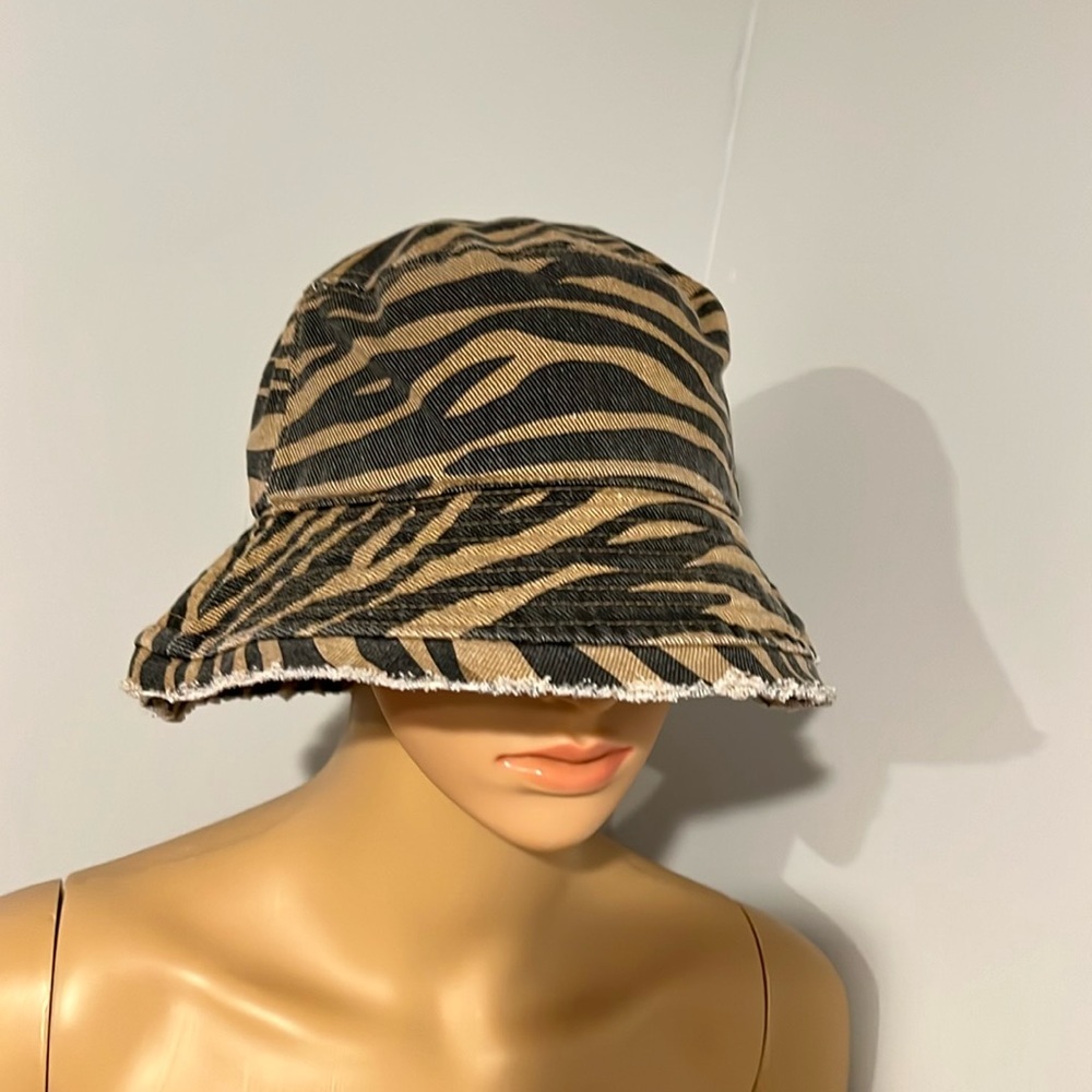 NWOT Open End hat